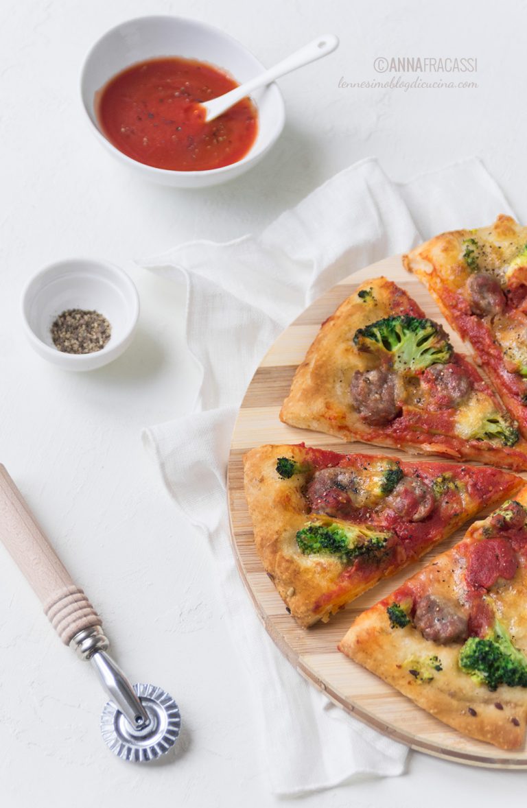 La contadina: pizza ai 5 cereali con broccoli e salsiccia