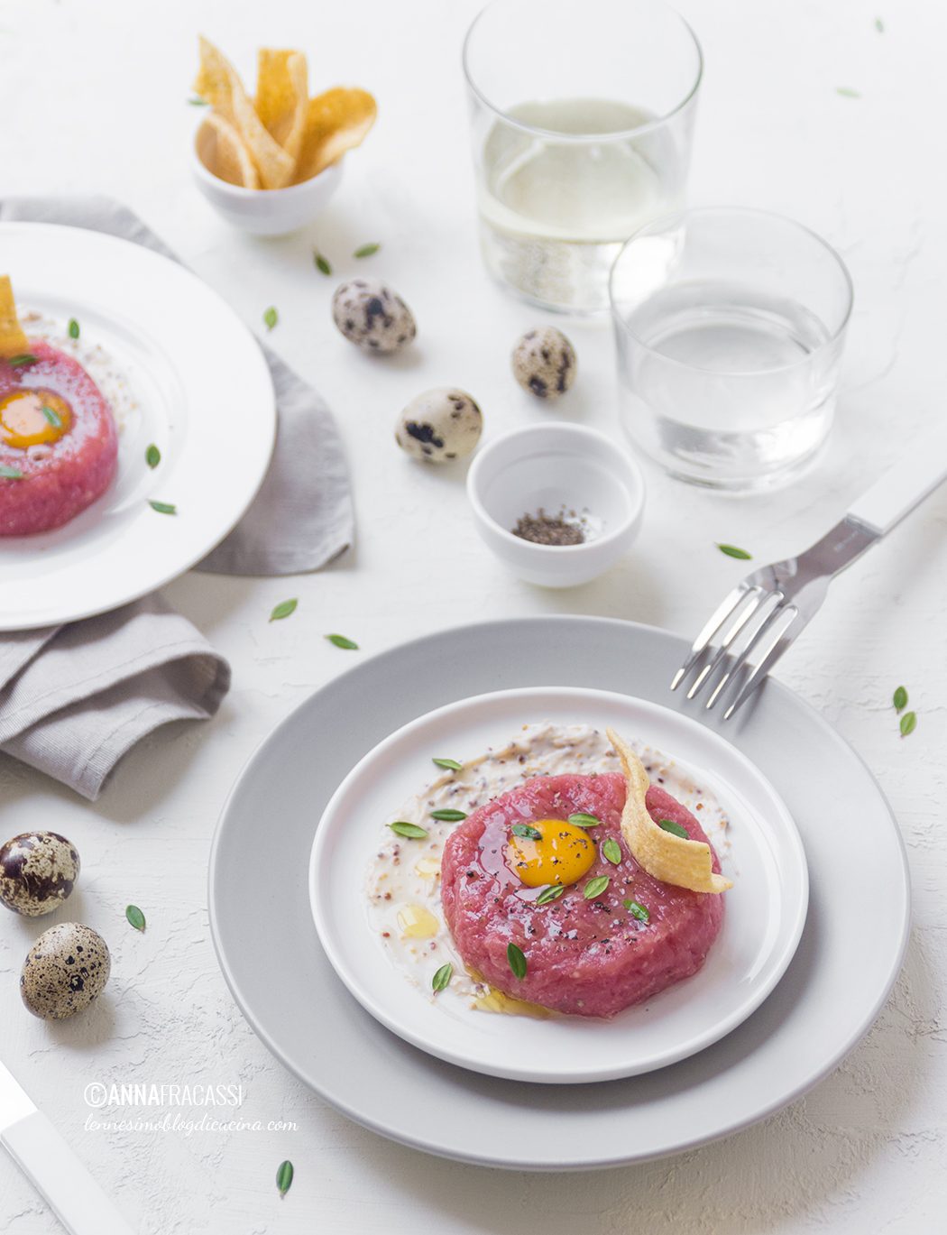 Tartare di carne, stracchino alla senape e uovo di quaglia