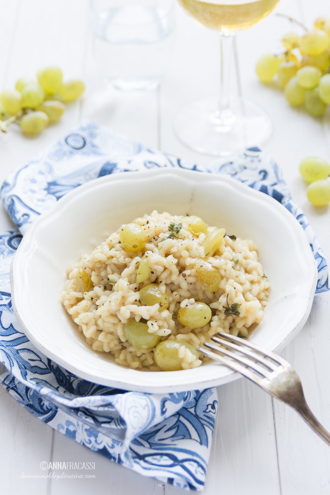 Risotto all'uva bianca ed erbe aromatiche