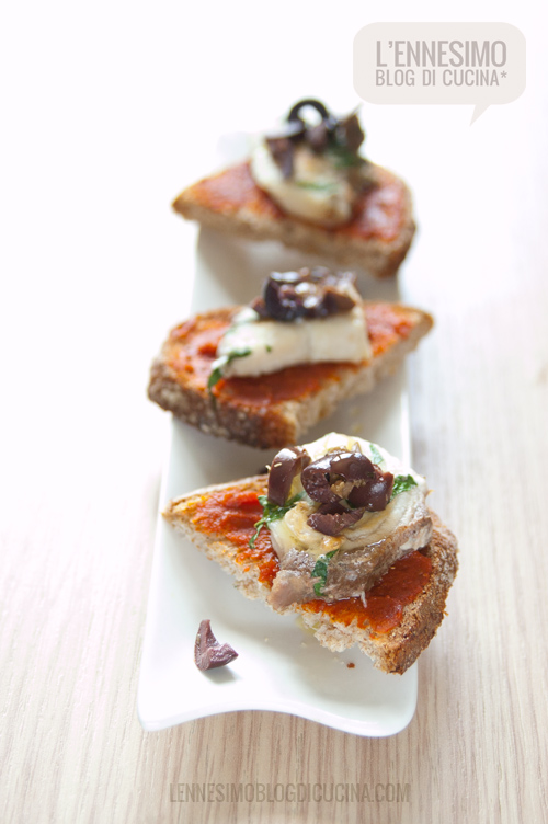 Crostini di verdesca grigliata, basilico e olive taggiasche