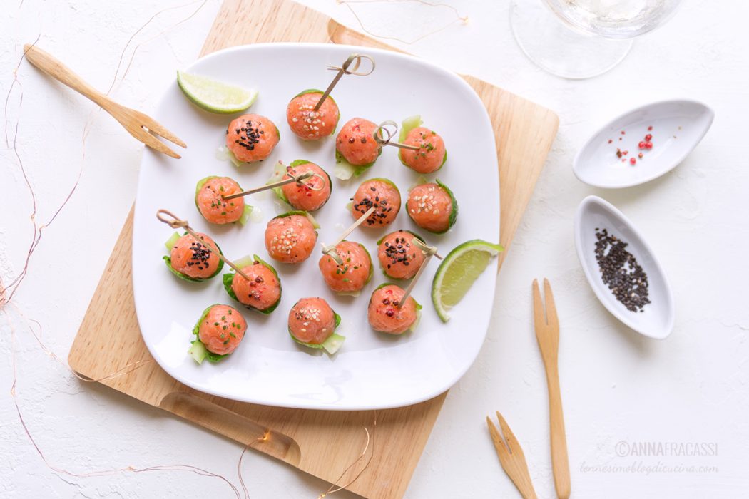 polpette di tartare di salmone in barchetta