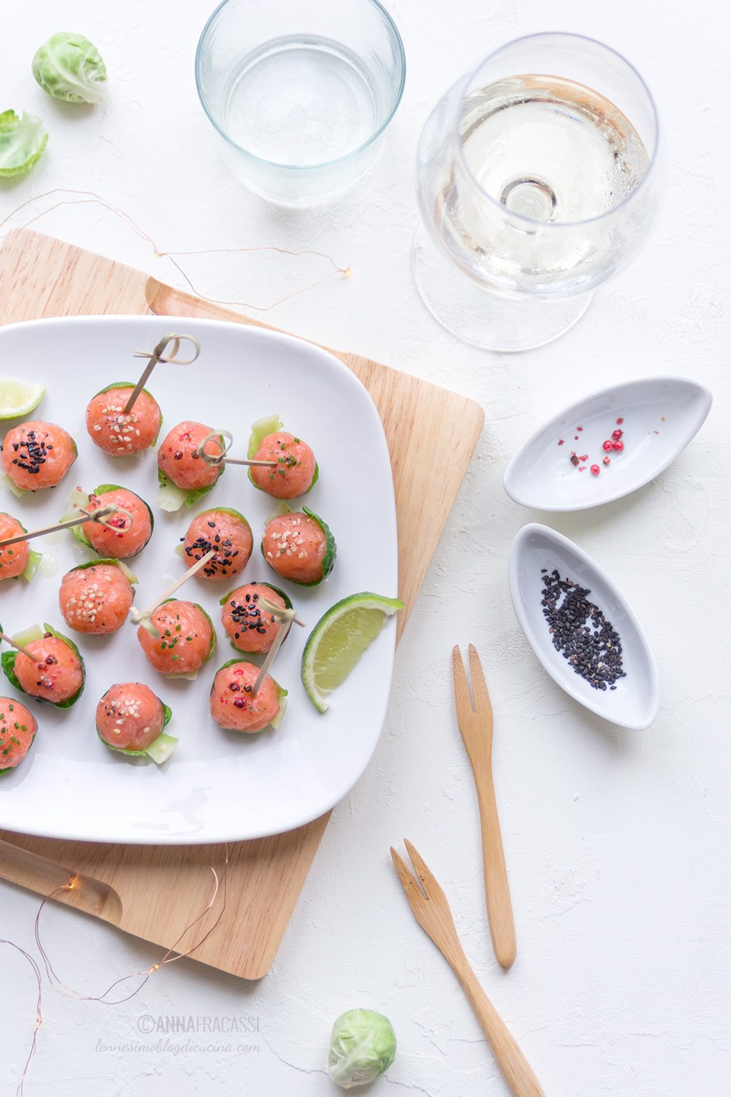 polpette di tartare di salmone in barchetta