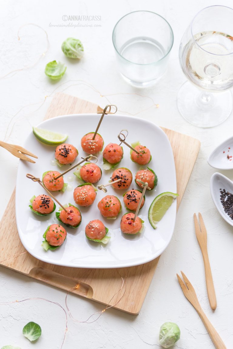 polpette di tartare di salmone in barchetta