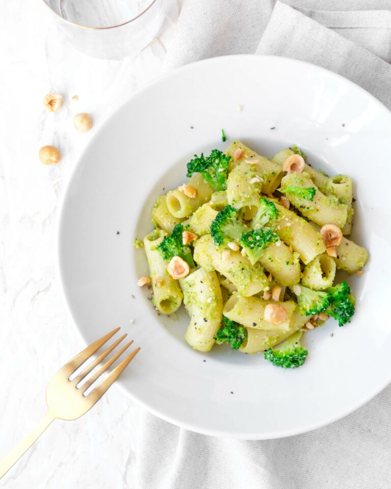 Maccheroni al pesto di broccoli e nocciole