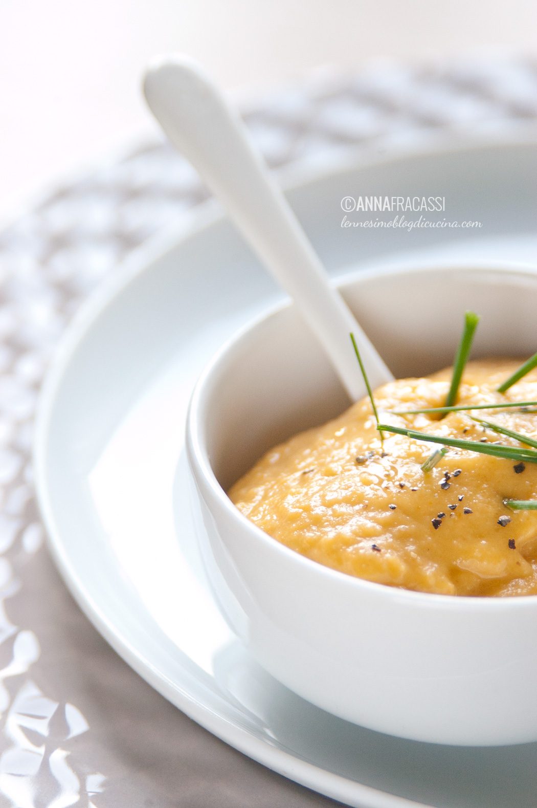 Zuppa di carote, zenzero, lenticchie rosse e arancia