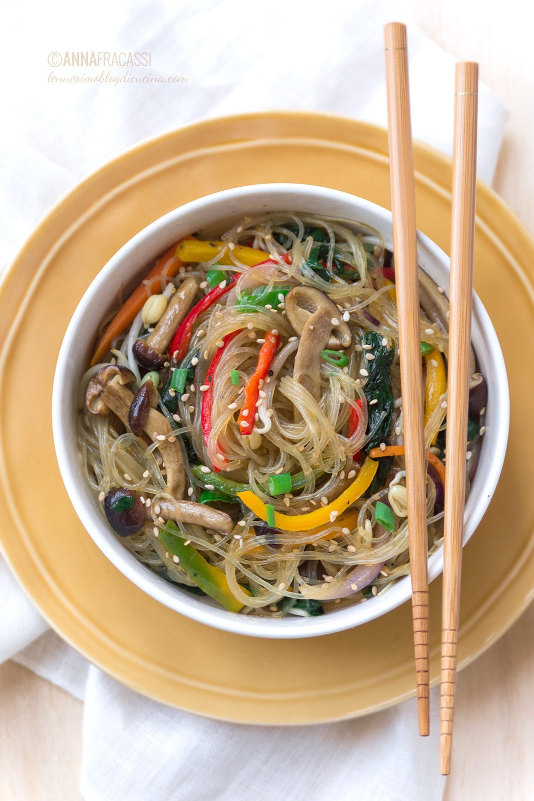 Japchae: la ricetta dei noodles coreani al salto