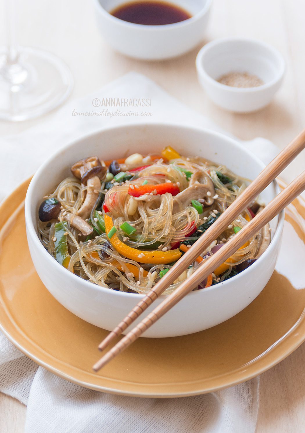 Japchae: la ricetta dei noodles coreani al salto