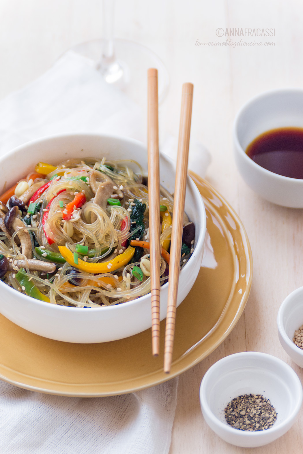 Japchae: la ricetta dei noodles coreani al salto