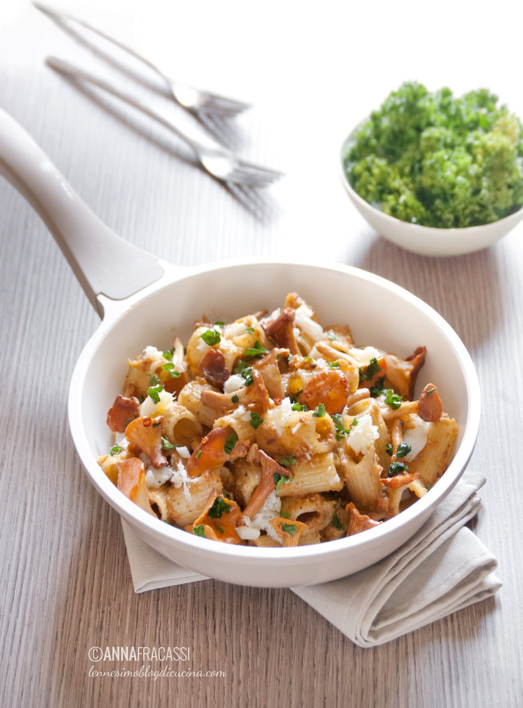 Pasta ai finferli con gallinella e salsa di caponata