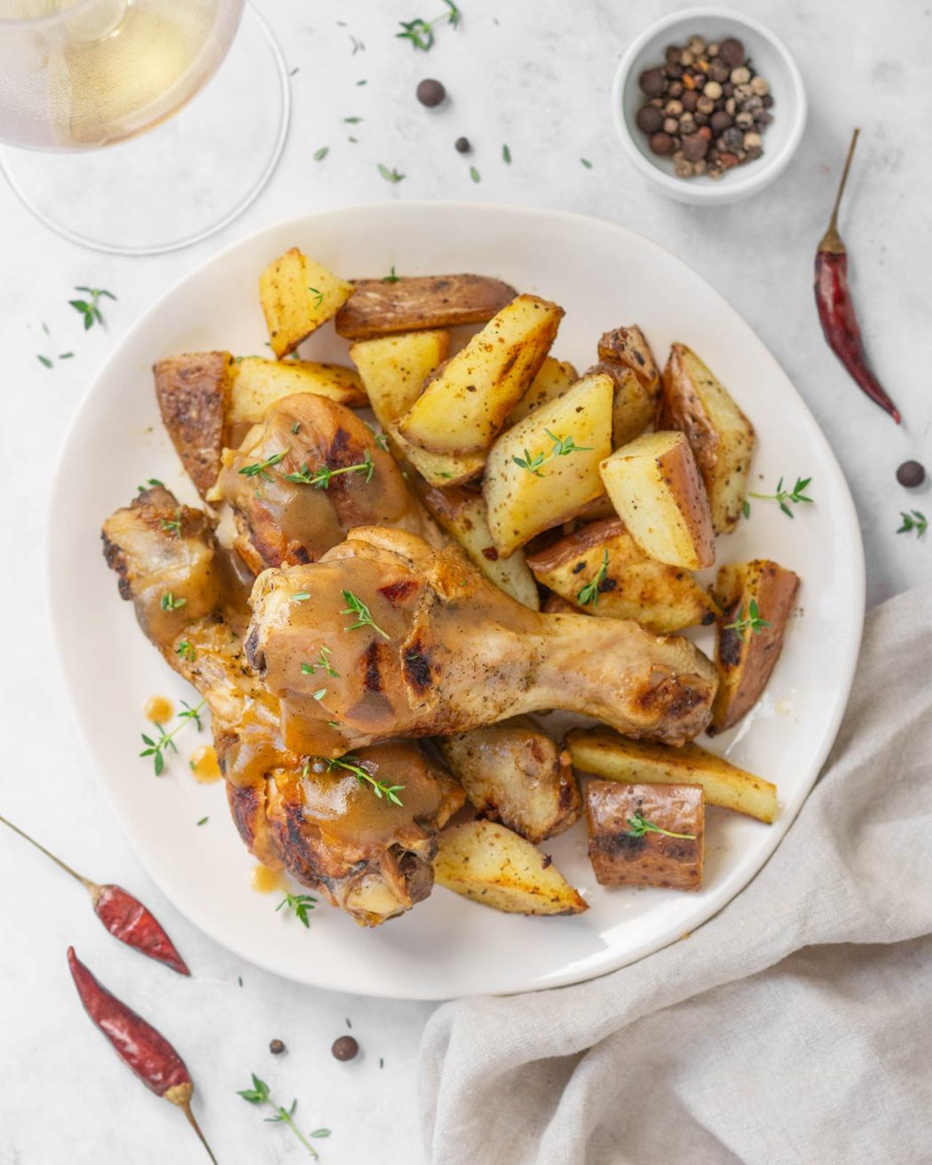 Cosce di pollo al vino e timo in padella