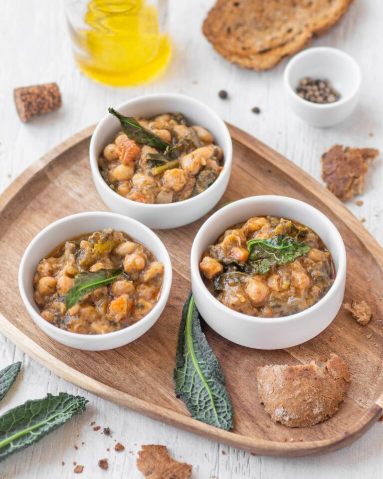 Mini porzioni di ribollita di ceci e cavolo nero