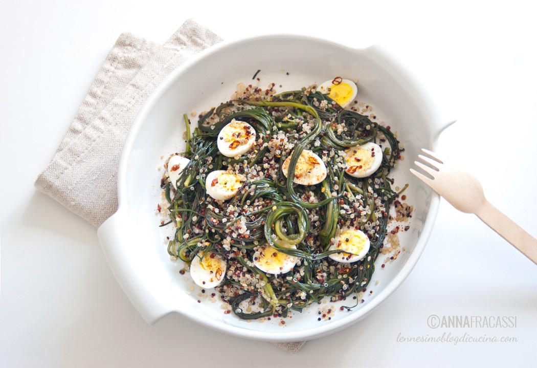 Insalata di quinoa, agretti e uova di quaglia