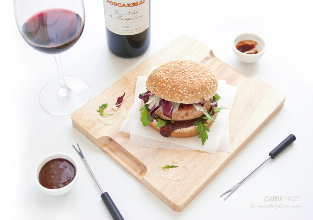 Burger di coniglio con salsa BBQ speziata alle prugne e Vino Nobile di Montepulciano