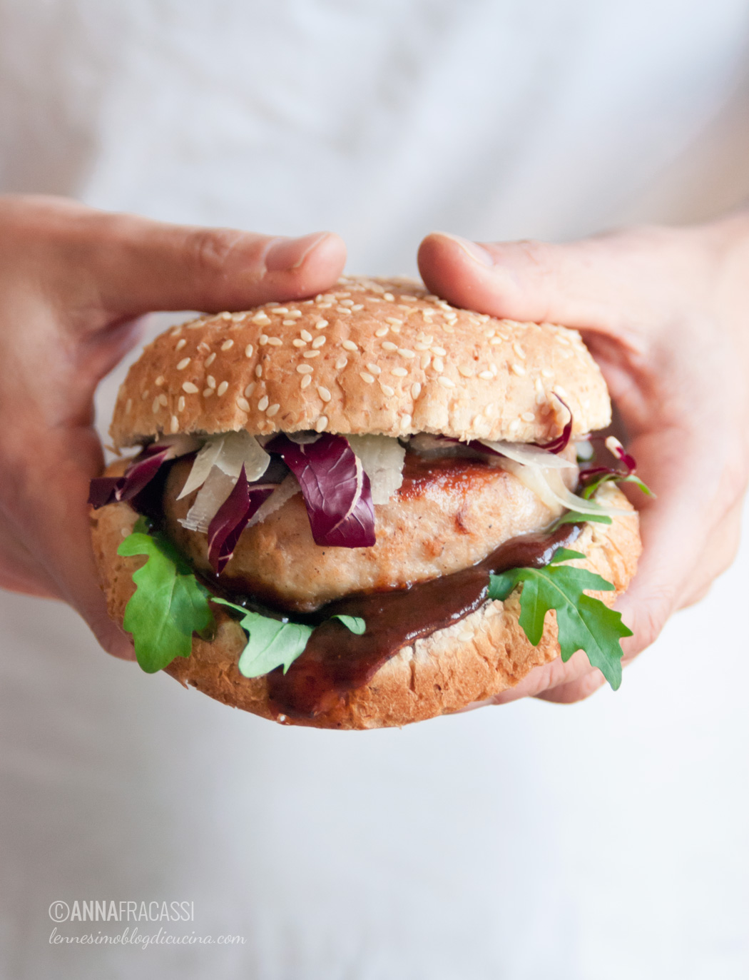 Burger Di Coniglio Con Salsa q Speziata Alle Prugne