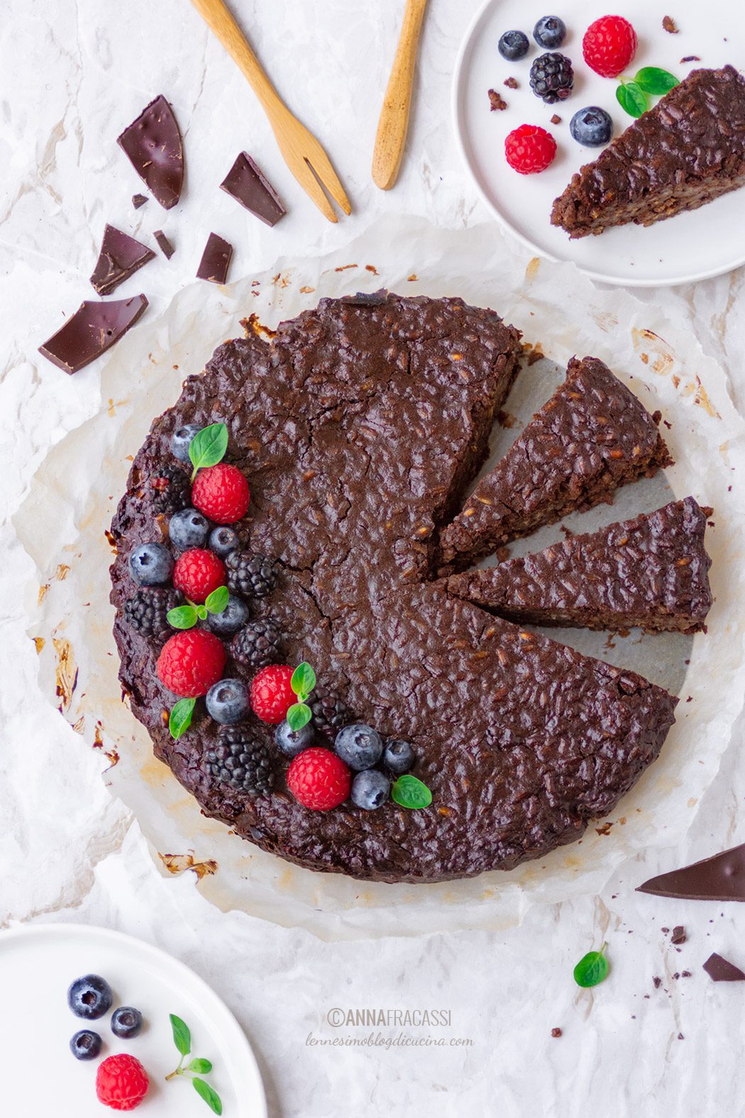 Torta di riso Vialone al cioccolato fondente e frutti rossi