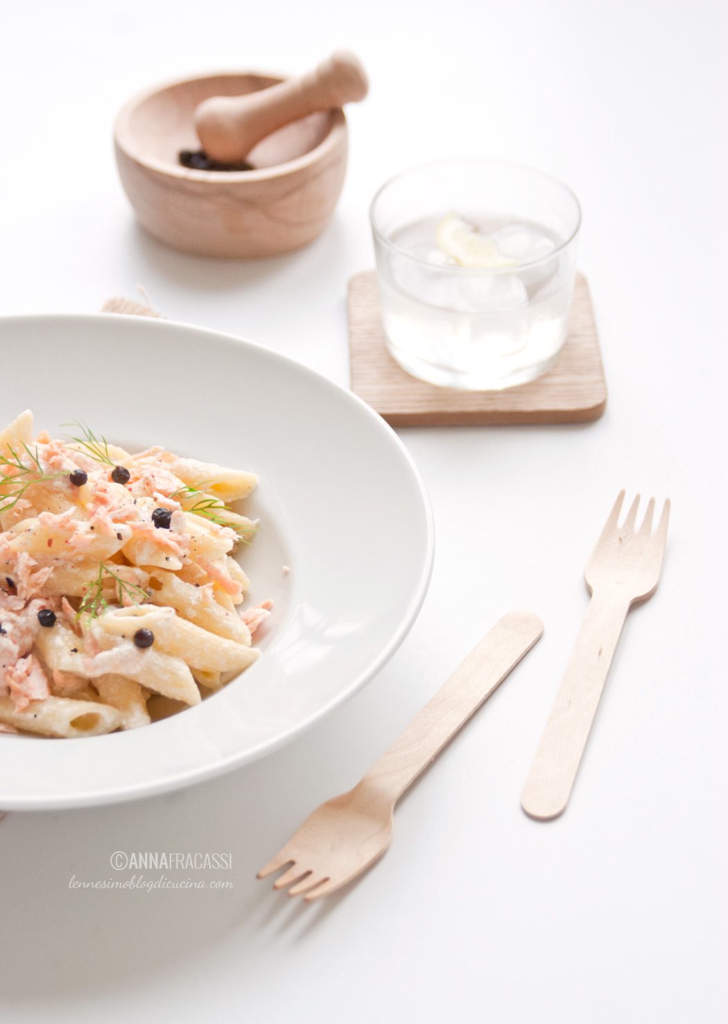 Penne al gin e trota salmonata