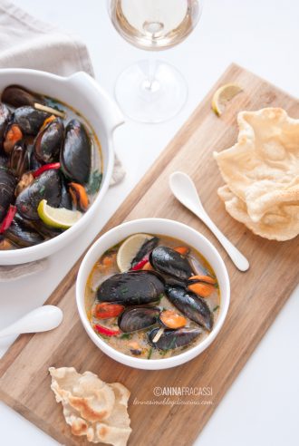 Cozze all'indiana allo zenzero, peperoncino e latte di cocco