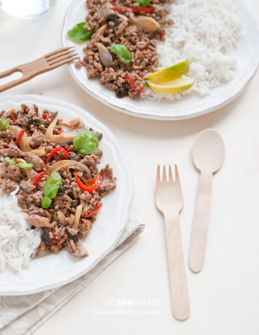 Pad Ka Prao di maiale con funghi e peperoncino