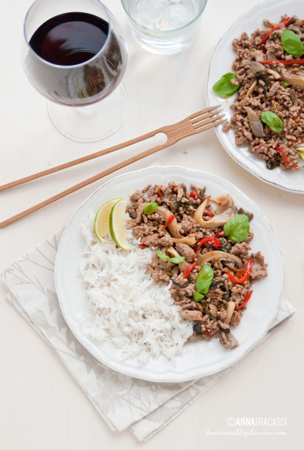 Pad Ka Prao di maiale con funghi e peperoncino