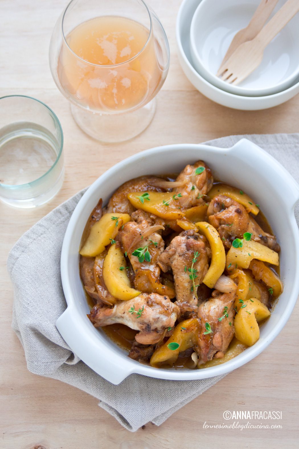 Ali di pollo alla bretone con sidro di mele e burro salato