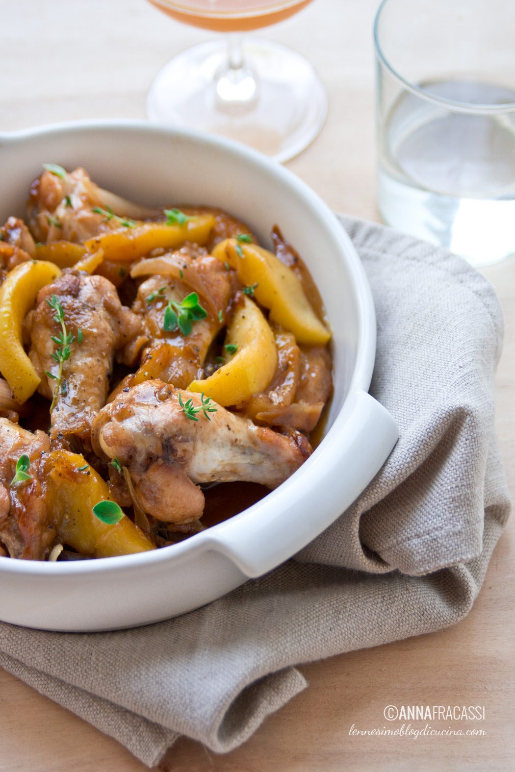 Ali di pollo alla bretone con sidro di mele e burro salato