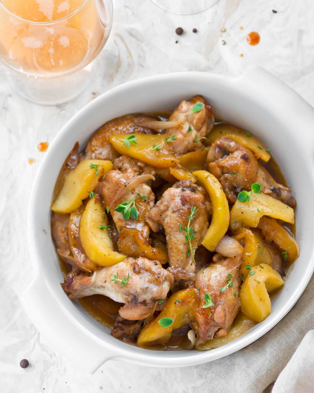 Ali di pollo alla bretone con sidro di mele e burro salato