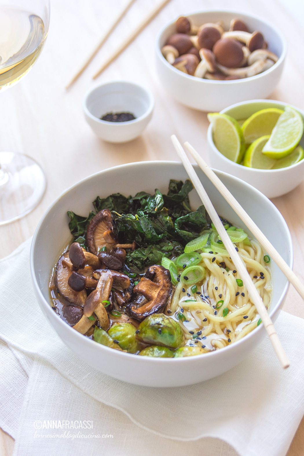 Zuppa autunnale di noodles ai funghi Shiitake