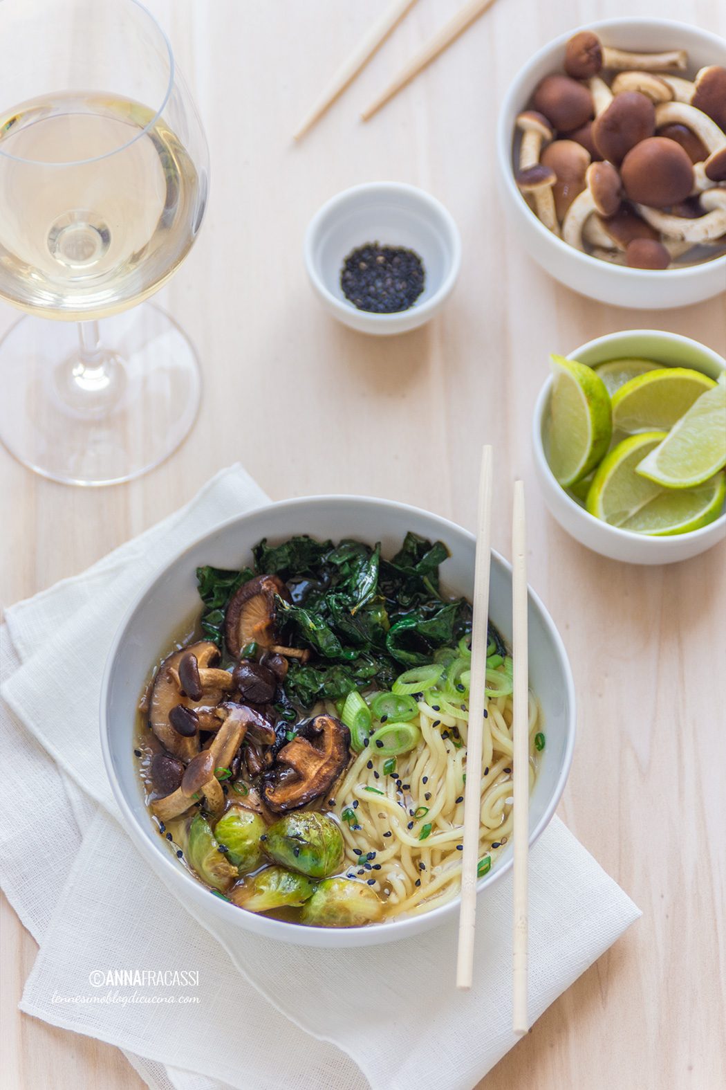 Zuppa autunnale di noodles ai funghi Shiitake