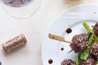Tsukune: polpette giapponesi allo spiedo con un vino francese