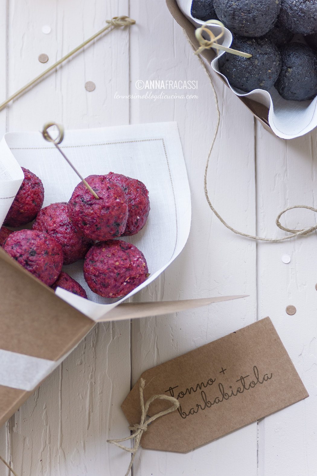 Tris di polpette di mare per un aperitivo all'aperto