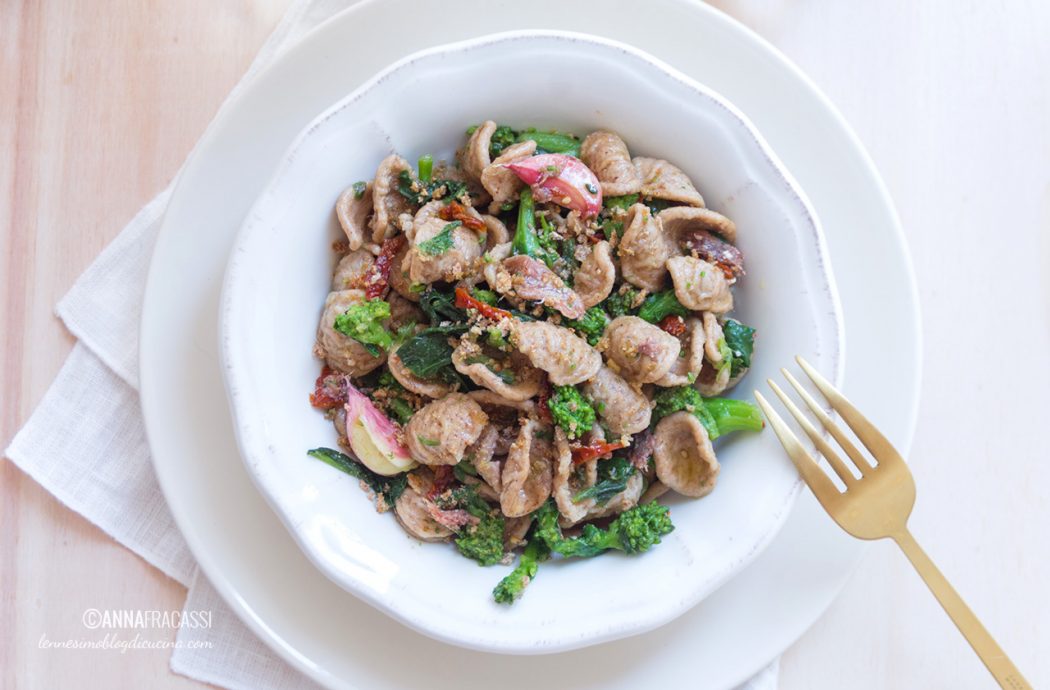 Orecchiette di grano arso con cime di rapa e acciughe del Cantabrico