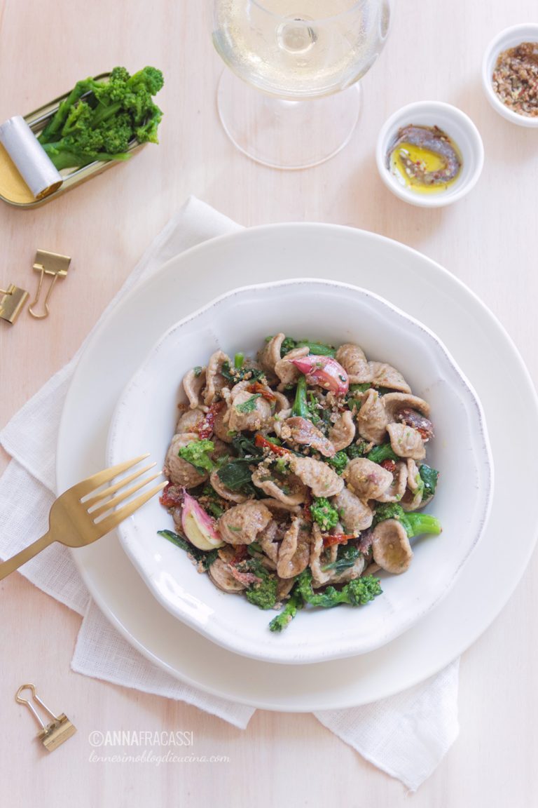 Orecchiette di grano arso con cime di rapa e acciughe del Cantabrico