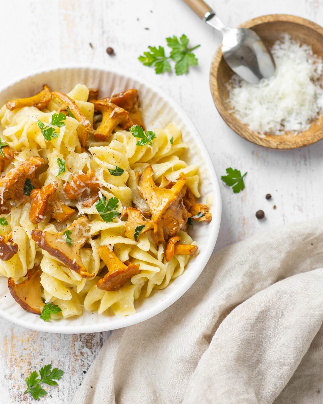 Pasta ai finferli con burro e Parmigiano