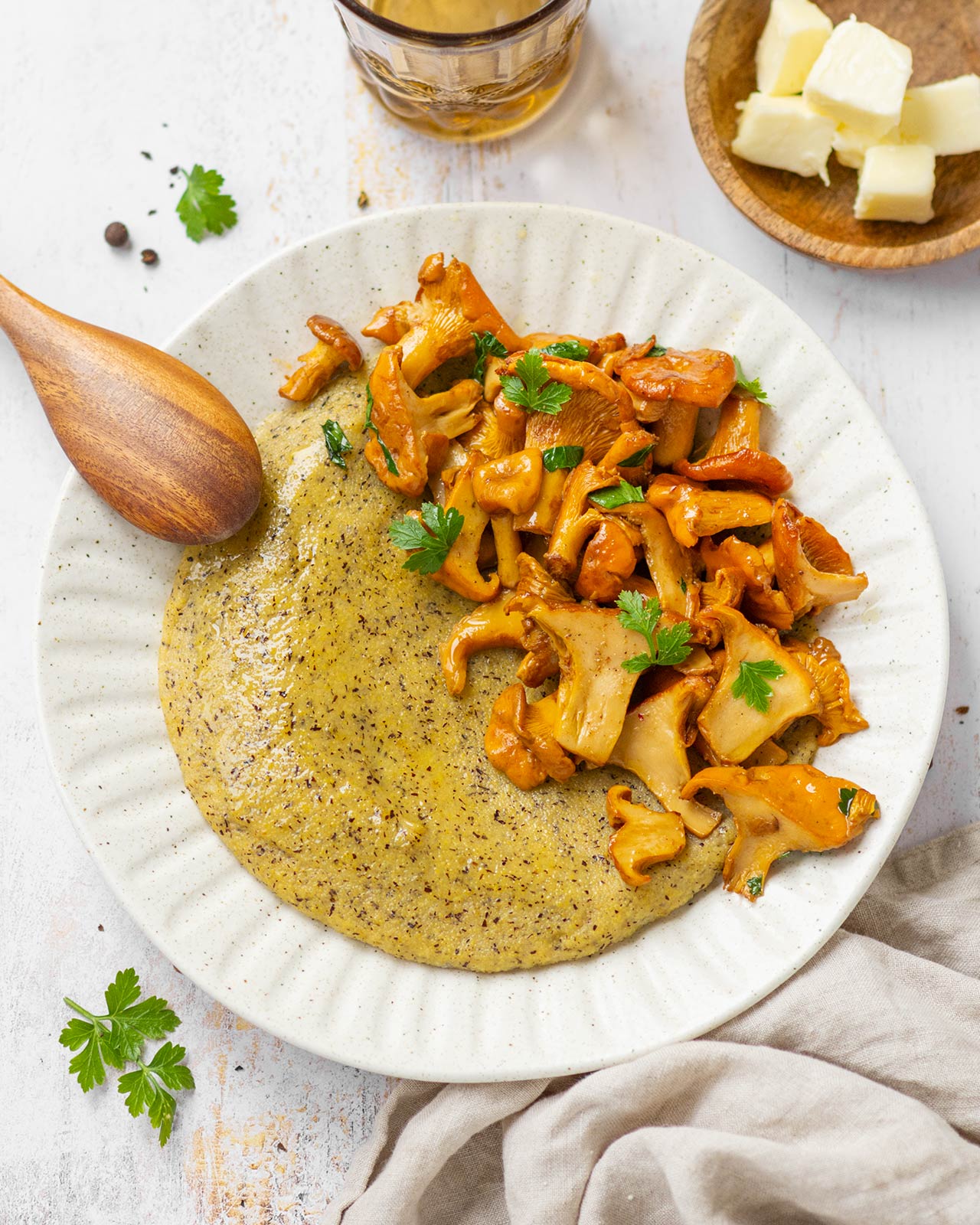 Polenta e finferli: la ricetta autunnale rustica e saporita