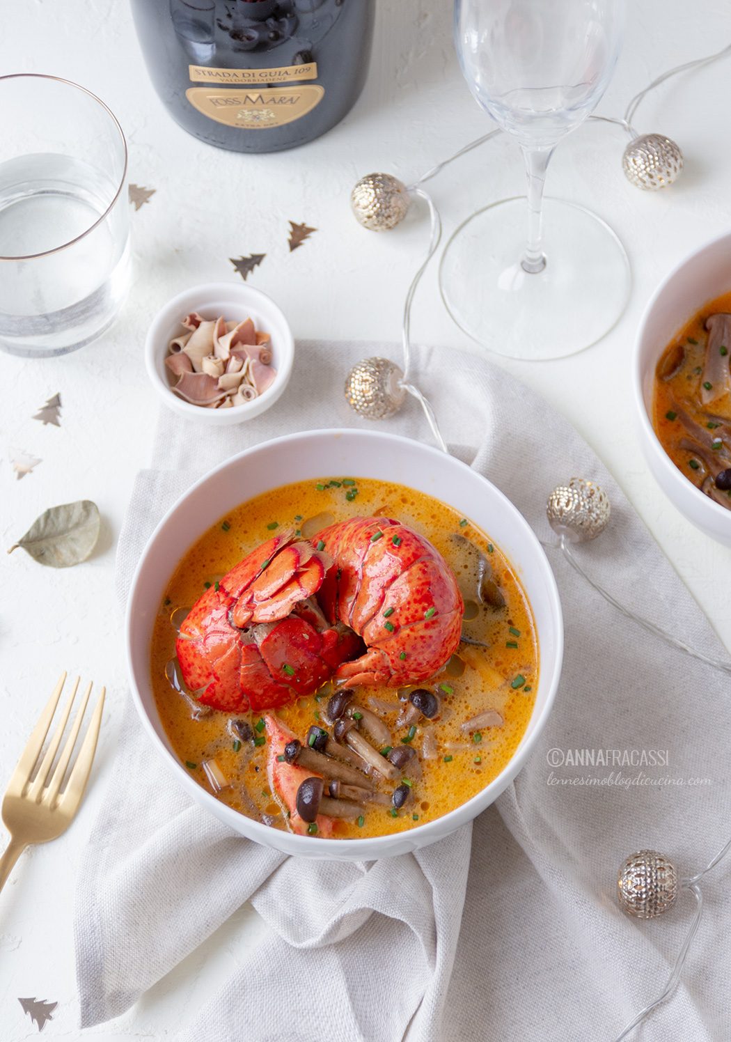 Zuppa thai agropiccante all'astice con bollicine di Valdobbiadene