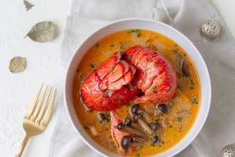 Zuppa thai agropiccante all'astice con bollicine di Valdobbiadene