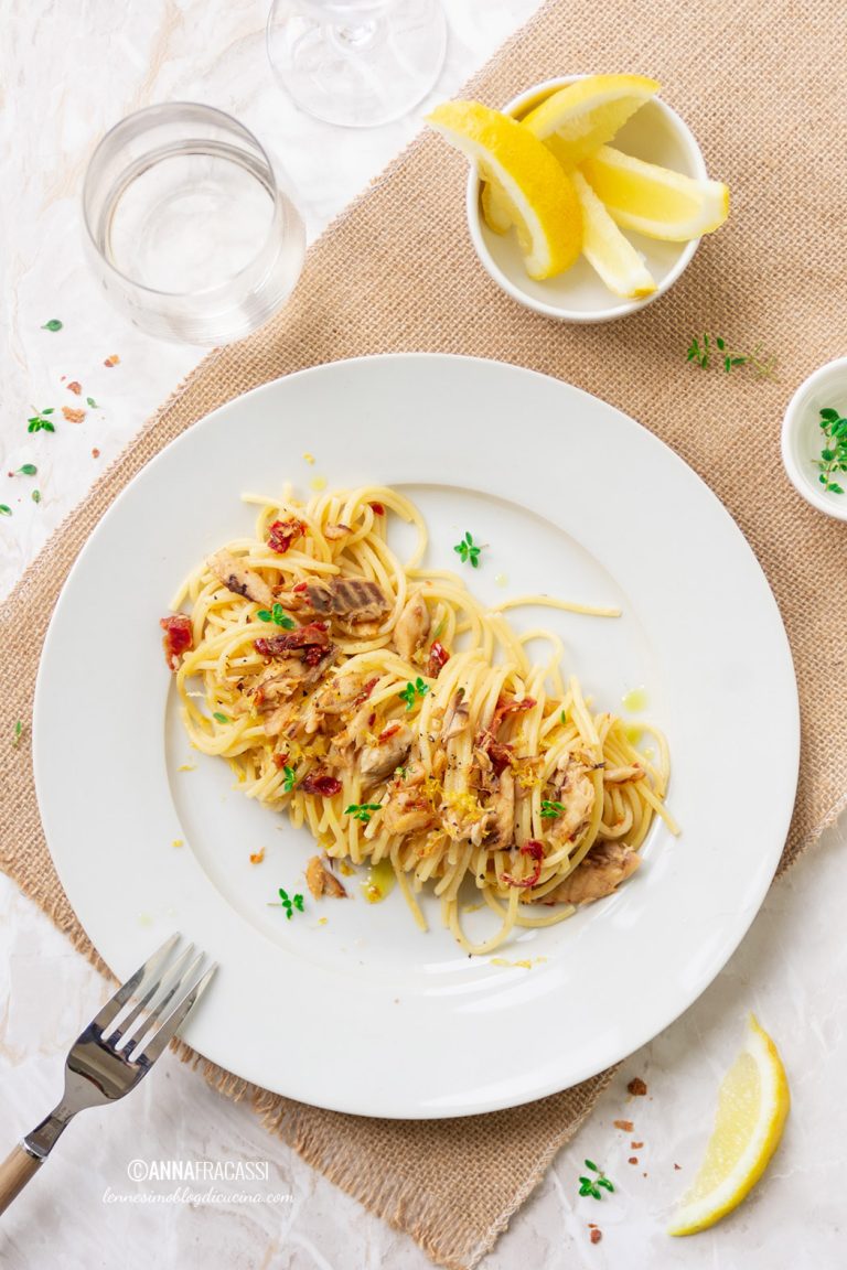 Spaghetti allo sgombro profumati di limone