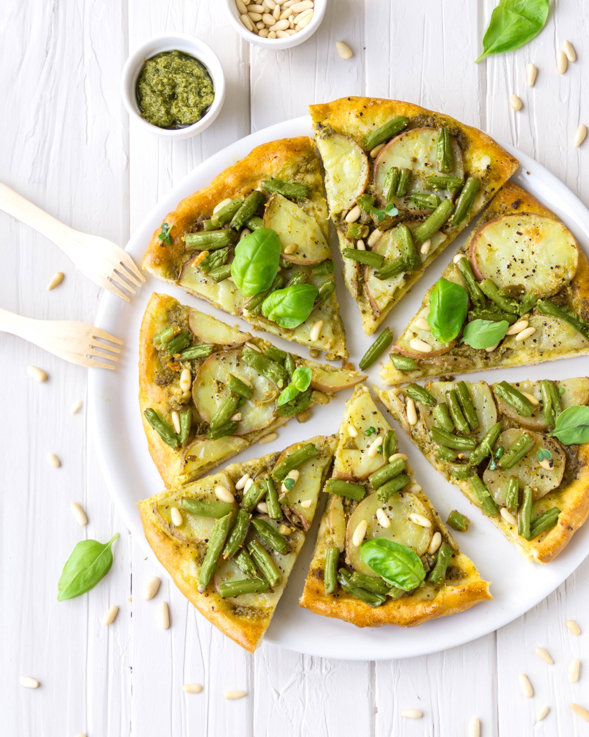 Focaccia al pesto con patate e fagiolini