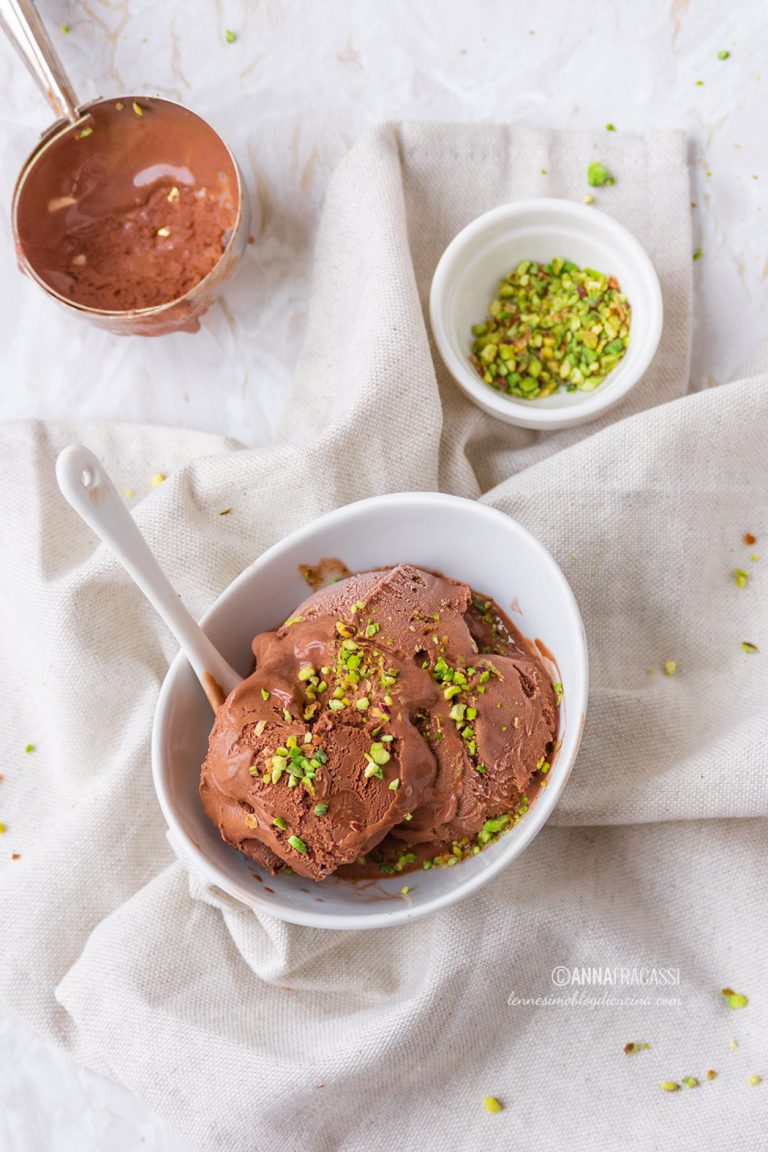 Gelato al cioccolato fondente: la ricetta senza gelatiera