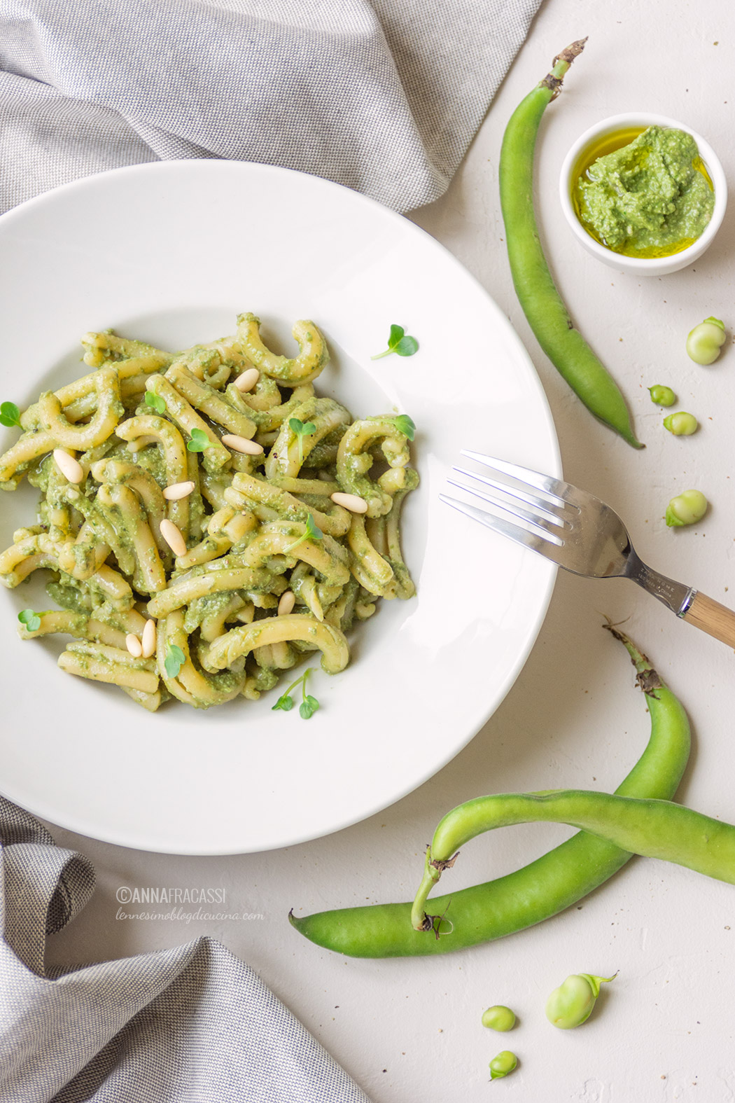 Pasta al pesto di fave e dei suoi baccelli