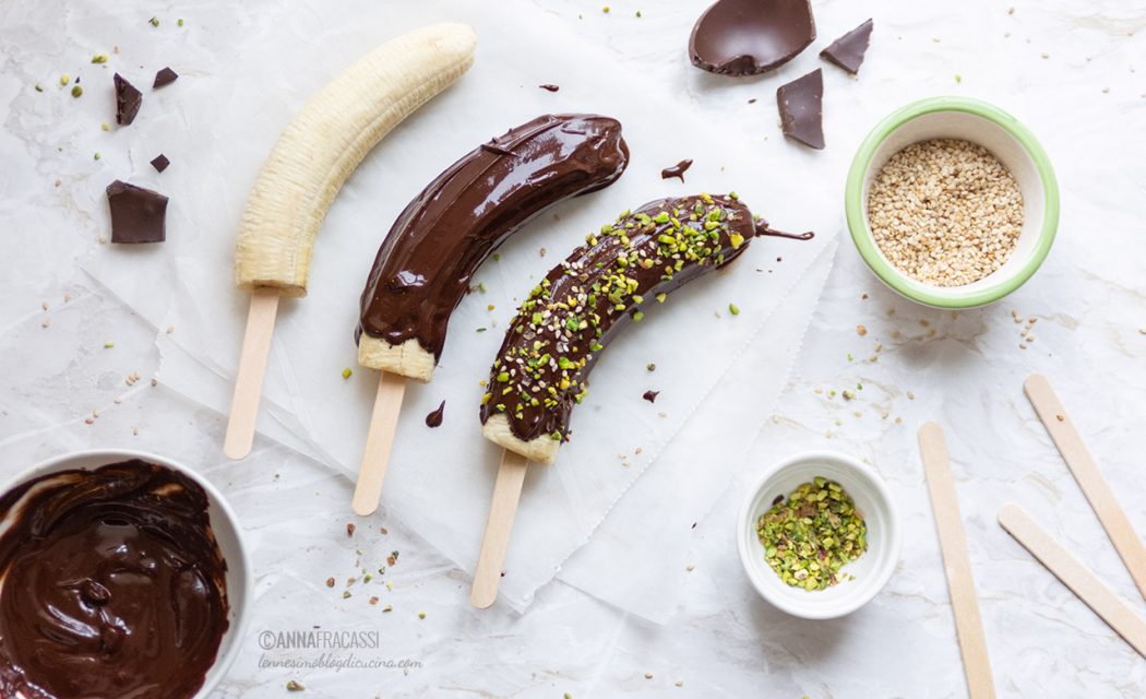 Riciclare le uova di Pasqua: banane al cioccolato fondente