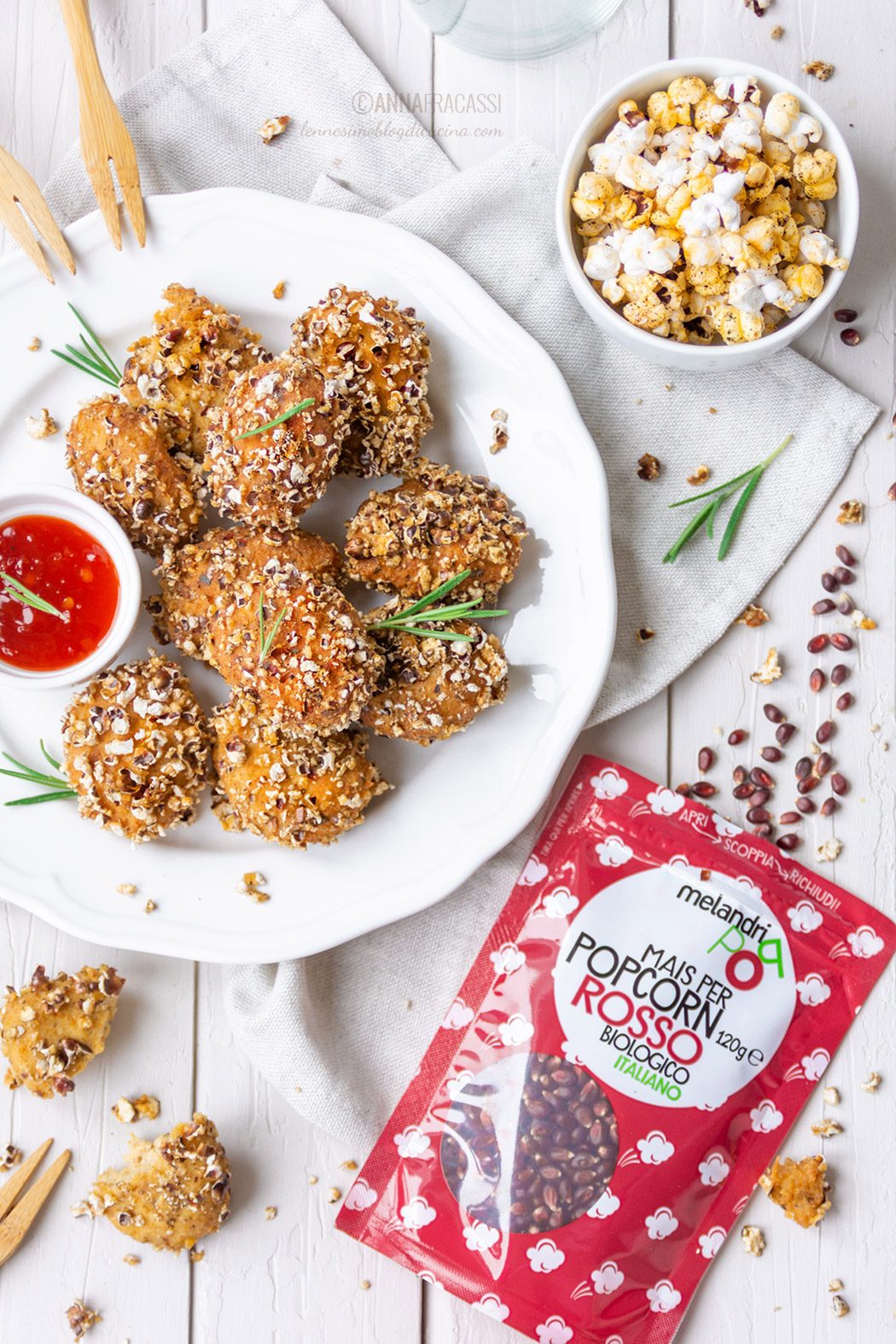 Nuggets di pollo alla paprika impanati nei pop corn