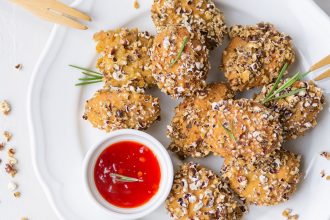 Nuggets di pollo alla paprika impanati nei pop corn