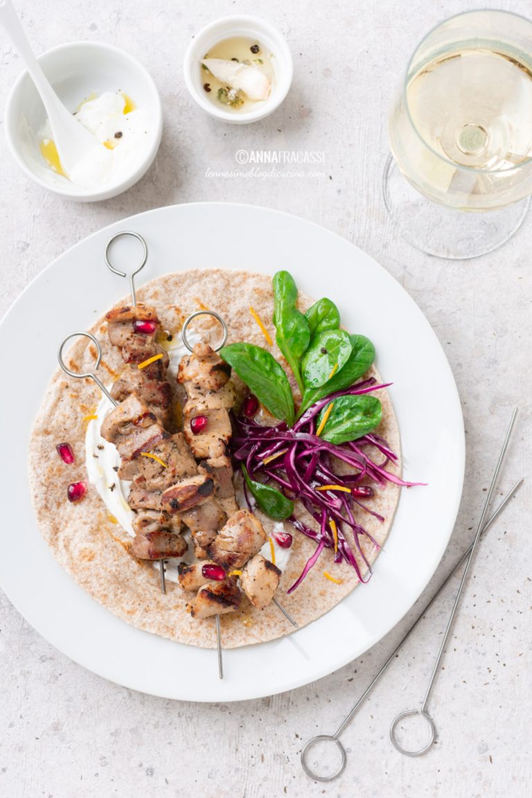 Piadine integrali di souvlaki di maiale