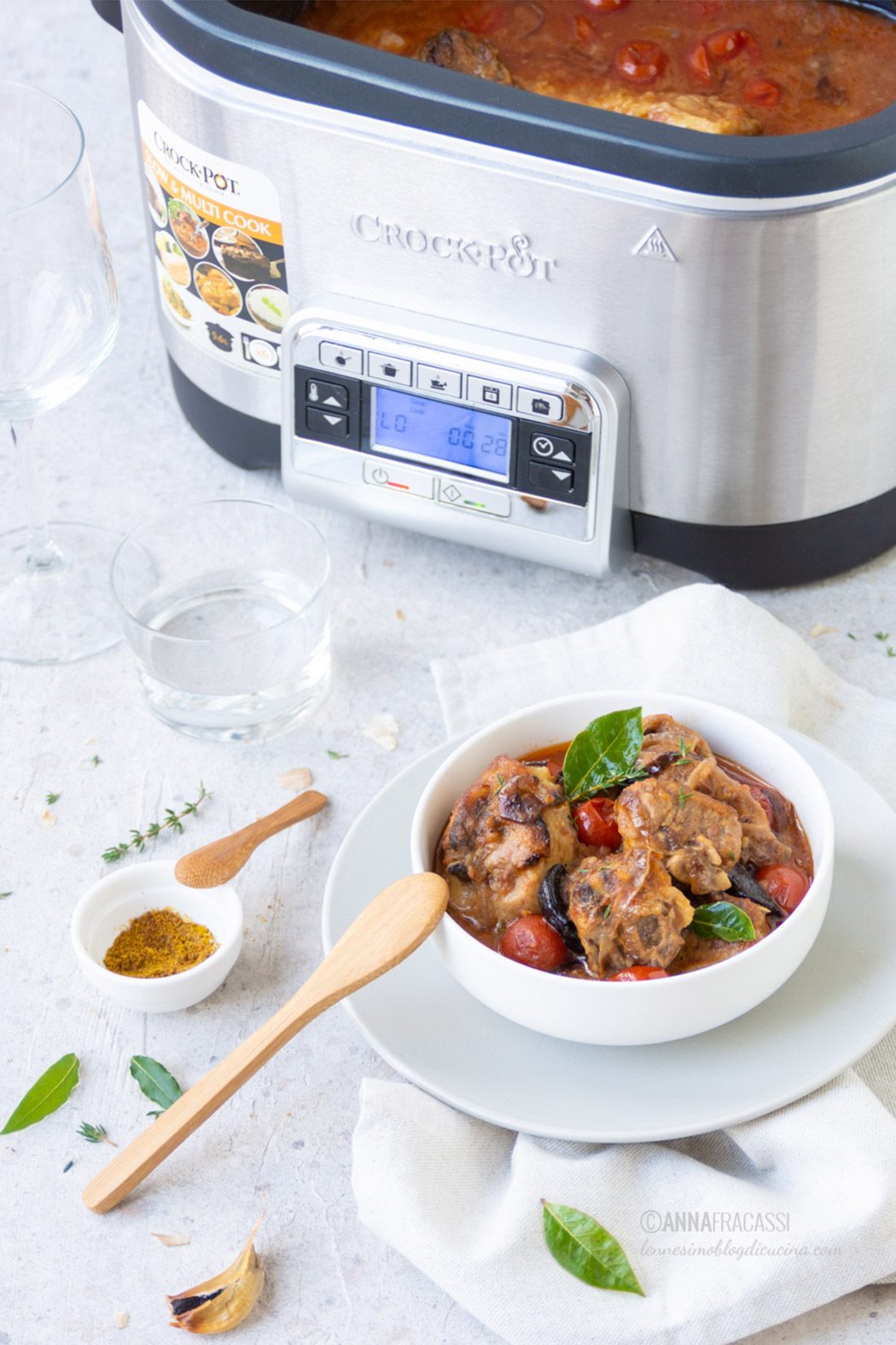 Stufato d'agnello alla persiana con Crock-Pot Slow Cooker