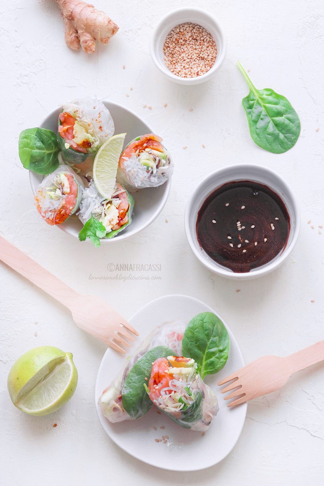 Involtini vietnamiti con salmone e avocado