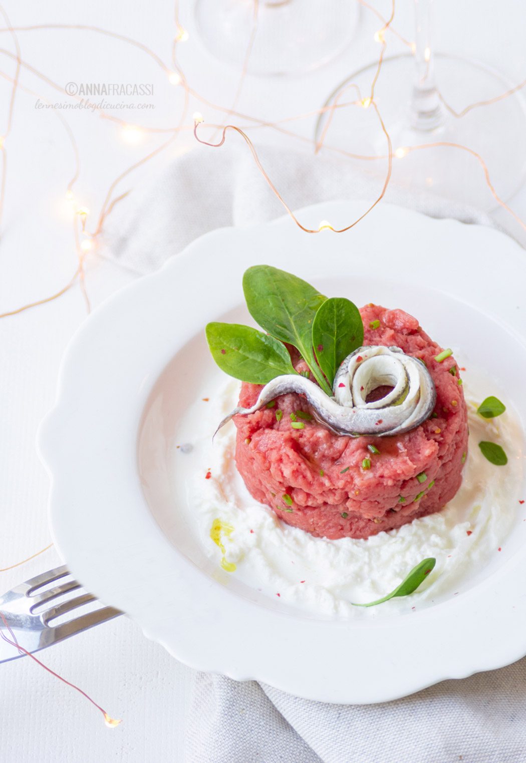 Tartare di manzo con alici marinate e stracciatella di bufala