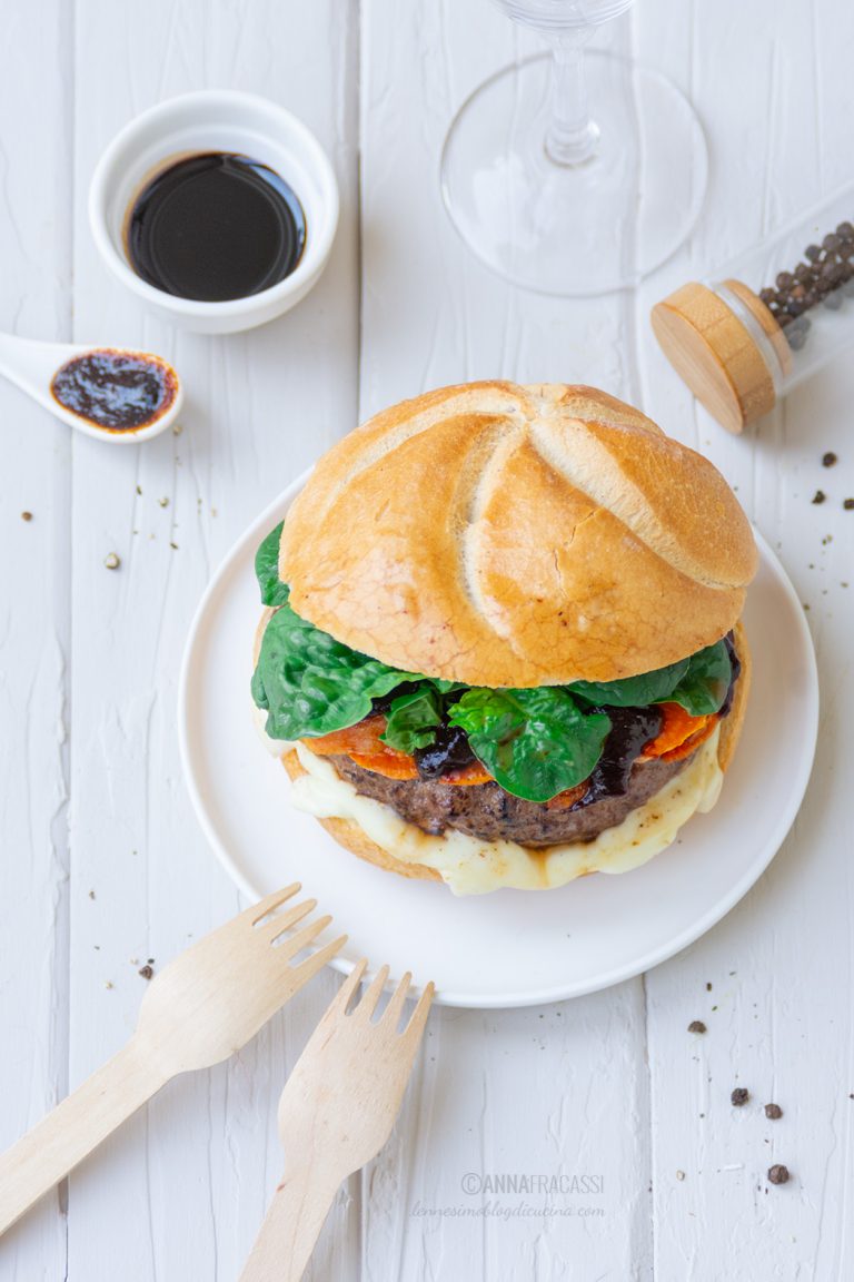 Hamburger di chianina con salsa BBQ di Aceto Balsamico di Modena