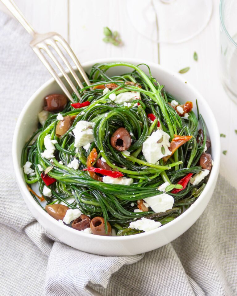 Contorno di agretti in insalata con feta e olive