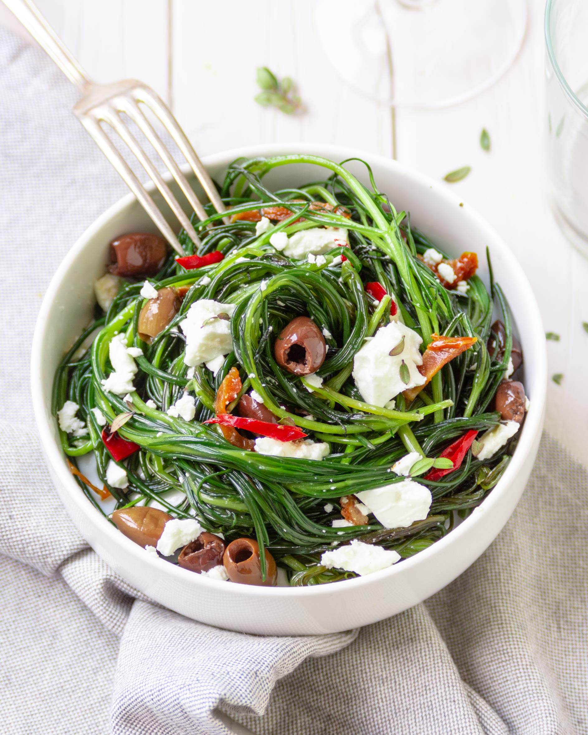 Contorno di agretti con feta e olive